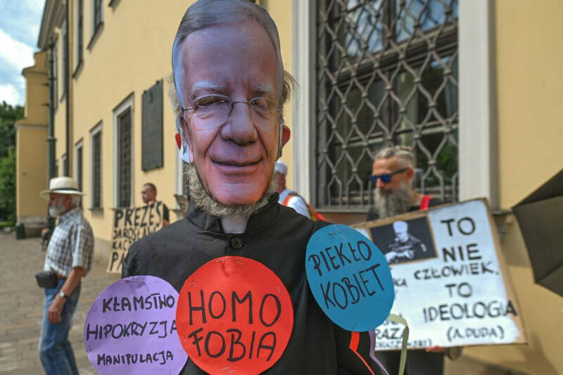 Забыть веру: в Польше ополчились против католицизма