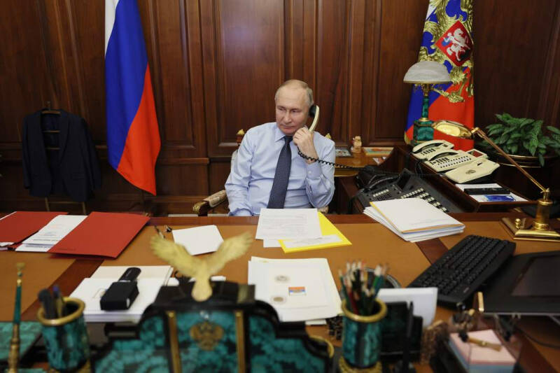 Рост полярности: белый медведь может стать символом России