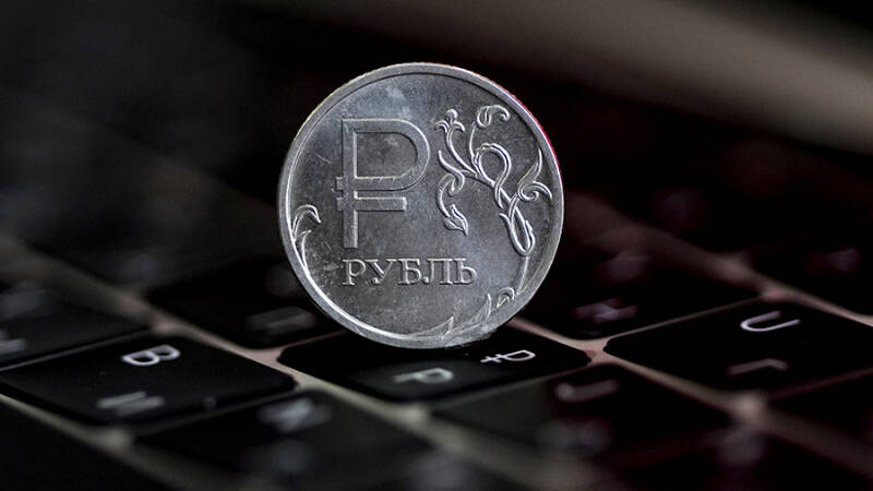 Экономист оценил будущее рубля после новых мер вокруг валютной выручки в России