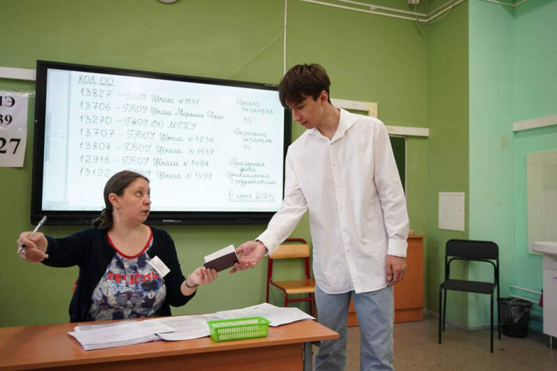 Развести итоги: учителя пожаловались на низкую оплату за ЕГЭ и ОГЭ