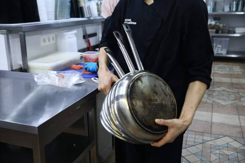 Доставили беду: кто ответит за вспышку ботулизма в Москве и регионах