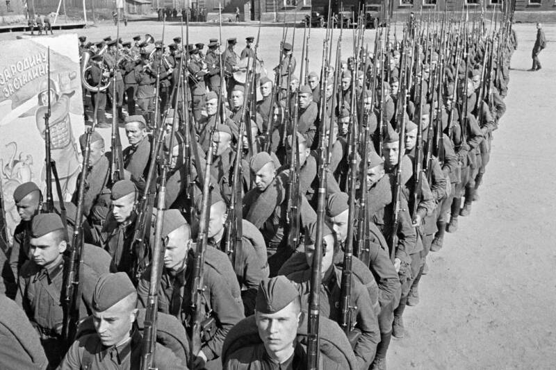 «У всех на устах одно слово — Война»