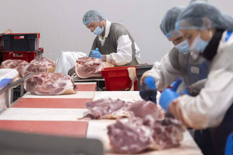 Империя наносит ответный удар: Китай намерен повысить таможенные тарифы на свинину из Европы