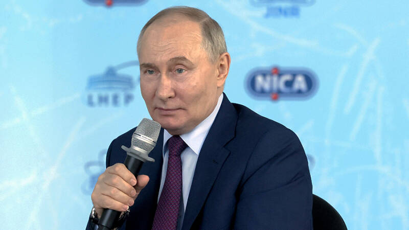 Путин заявил о намерении РФ развивать международную научную кооперацию