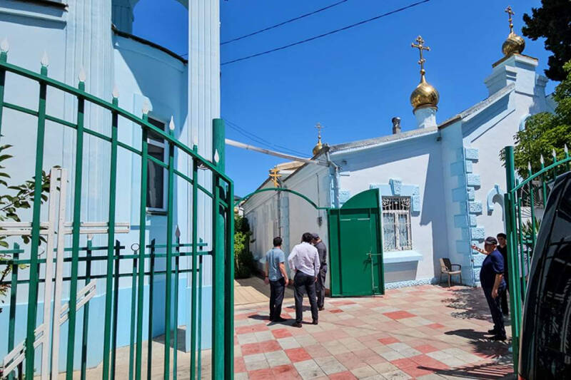 «Выстрелили в батюшку, подожгли дом, а потом и церковь»