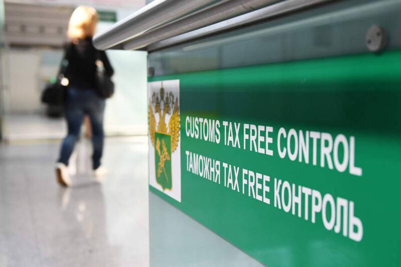 Дают добро: как пассажиры международных рейсов пытаются обмануть таможню