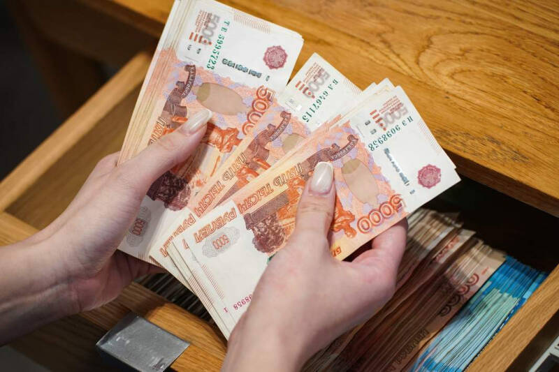 Посиневшие воротнички: россияне задумались о переходе на рабочие специальности