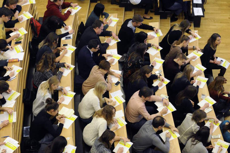 Расставить нейросети: могут ли научить работать с ИИ в вузе