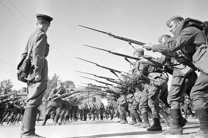 «У всех на устах одно слово — Война»