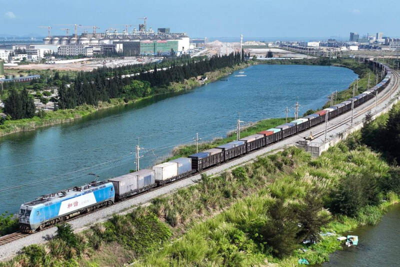 Вокзал на троих: зачем Китаю, Киргизии и Узбекистану новая железная дорога