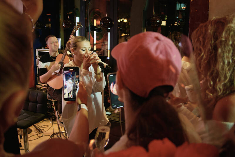 Песенка с лета: &laquo;Иванушки&raquo; плакали, Люся Чеботина пела на Патриарших