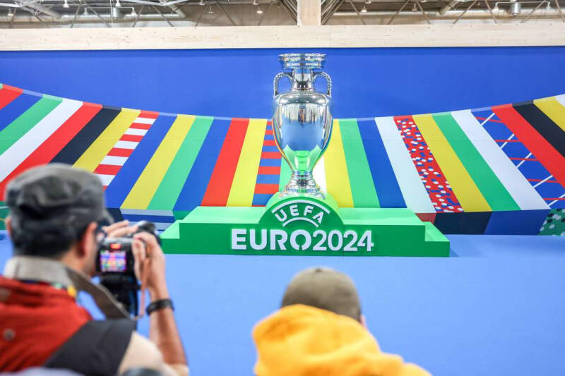 На четыре буквы: футболистов заставляют смириться с гендерным экстремизмом