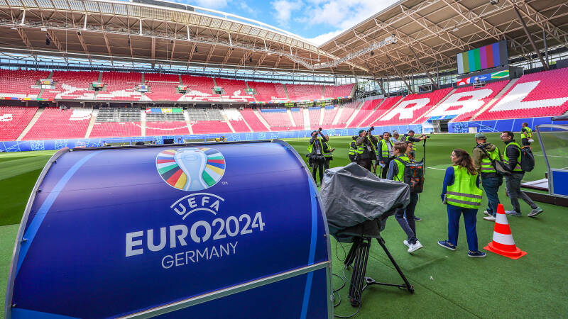 На четыре буквы: футболистов заставляют смириться с гендерным экстремизмом