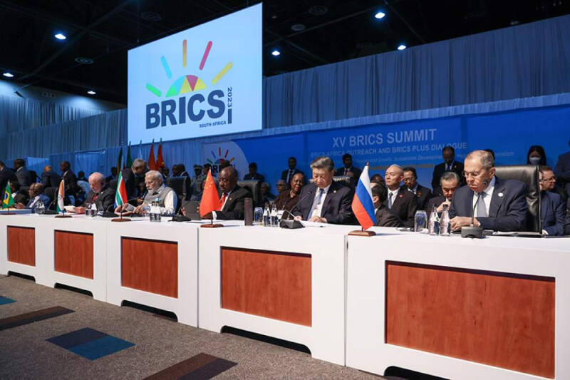 Радеть инициативой: Путин заявил о готовности обсуждать безопасность с ЕС и НАТО