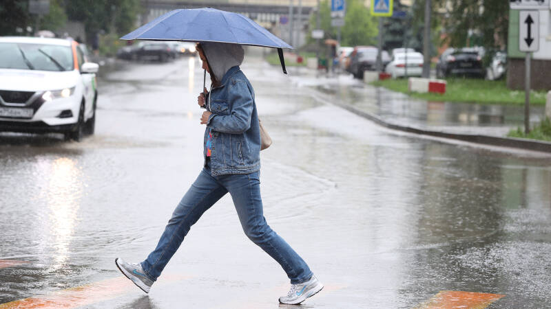 И снова сырая ночь: в Москве прогнозируют смерчи и мегаливни