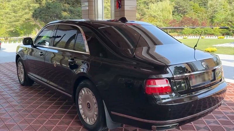Опубликованы кадры подаренного Путиным Ким Чен Ыну автомобиля Aurus