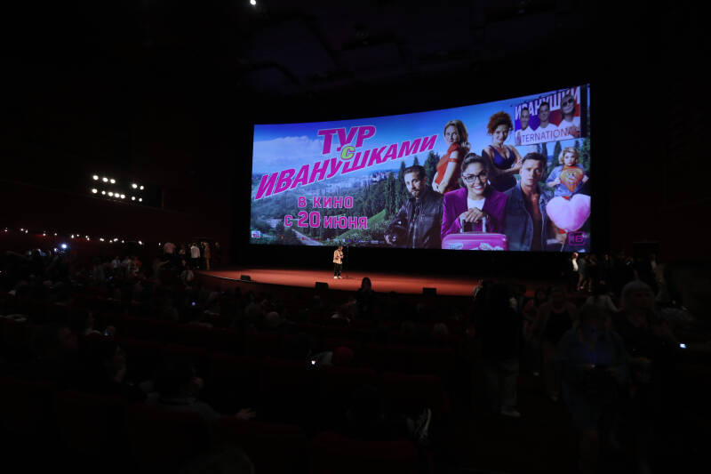 Тополиный пух, жара, кино: в Москве прошла премьера &laquo;Тура с Иванушками&raquo;
