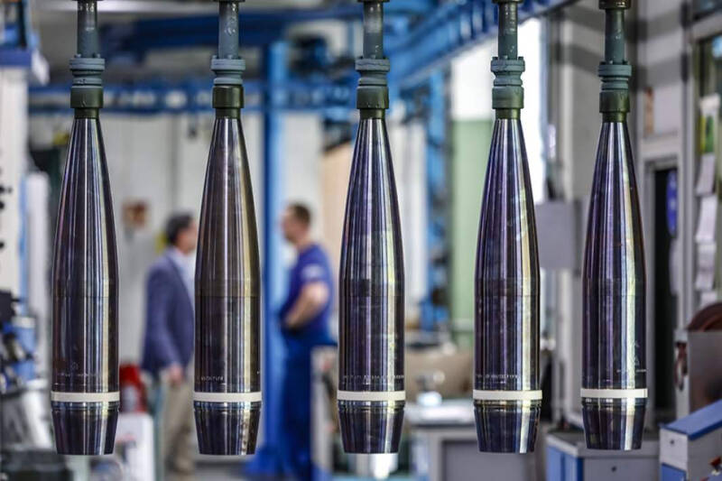 Снаряд вне очереди: в ЕС планируют кратно нарастить выпуск вооружений