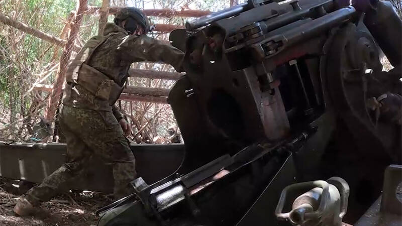 Артиллеристы ВДВ нанесли удары по тыловым позициям ВСУ на херсонском направлении