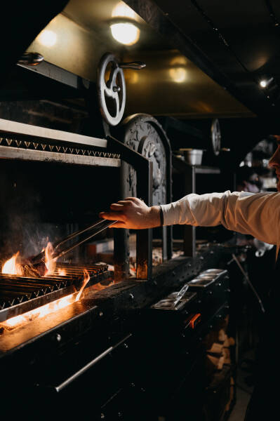 Добавить жару: что интересного готовят сегодня шефы на углях