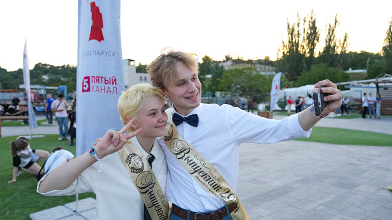 Выпускники в Мариуполе выразили восторг прошедшим праздником &laquo;Алые паруса&raquo;