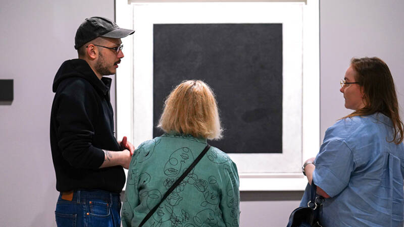 Возвели в &laquo;Квадрат&raquo;: выставка в &laquo;ГЭС-2&raquo; показывает эхо идей Малевича