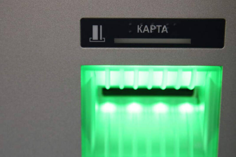 Будь по-своему: россиян вербуют для вывода денег в чатах дома и школы