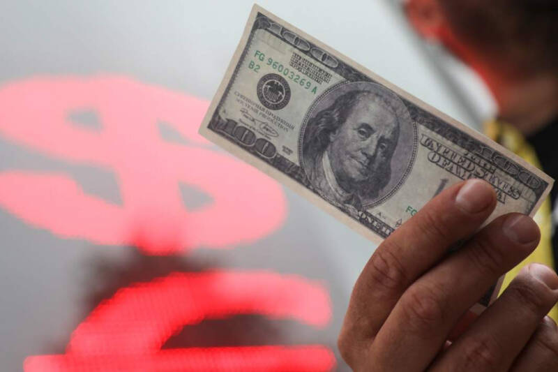 Курсовая розница: как на бизнесе скажется прекращение торгов долларами и евро