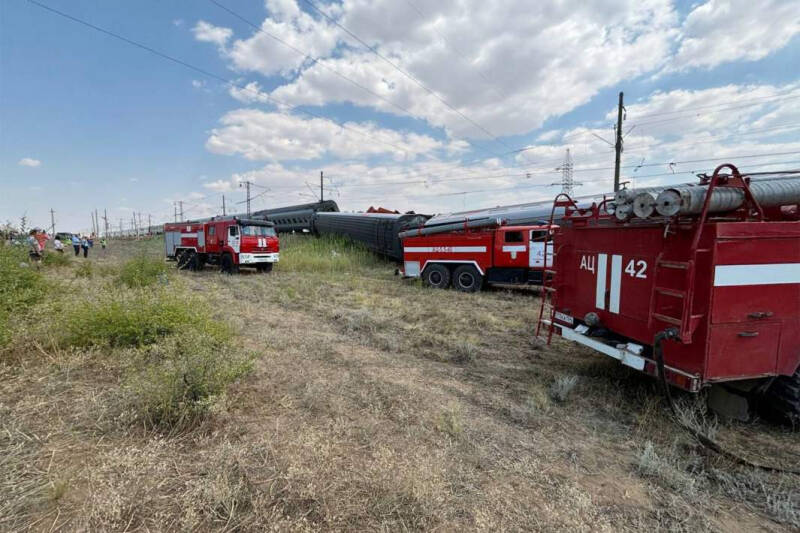 Закрытый переезд: что стало причиной столкновения &laquo;КамАЗа&raquo; с поездом