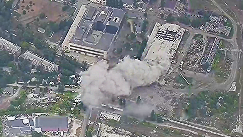 Опубликованы кадры удара &laquo;Искандерами&raquo; по бронетанковому заводу в Харькове