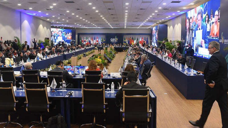 Россия призвала к совместной борьбе против долгового кризиса в мире