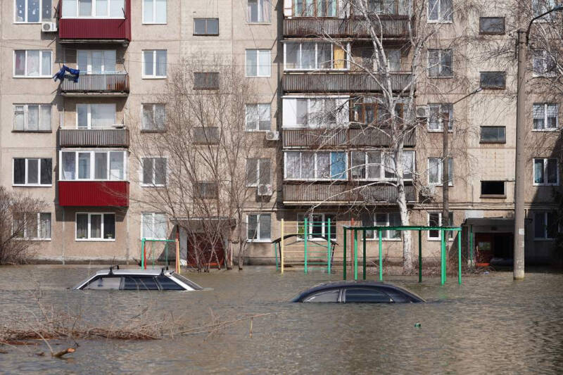 Нежилые массивы: как восстанавливается затопленный весной Орск