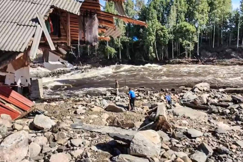 Допустили самотек: как ликвидируют последствия прорыва дамбы в Карелии