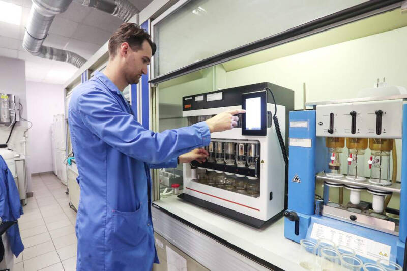 Отрава у дома: более 60% заказанных с доставкой блюд оказались непригодными к употреблению