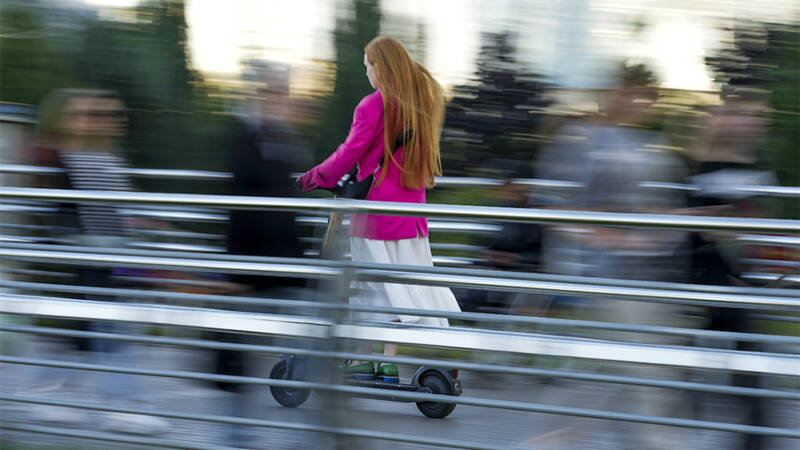 В Туле оборудуют парковки для арендованных самокатов