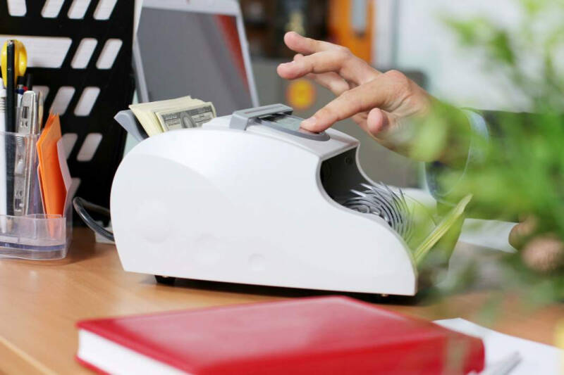 Идущие на смерть: жители Латвии месяцами стоят в очереди на прием к врачу