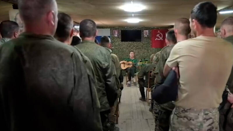 Певица Чичерина выступила с концертом для военнослужащих в ДНР