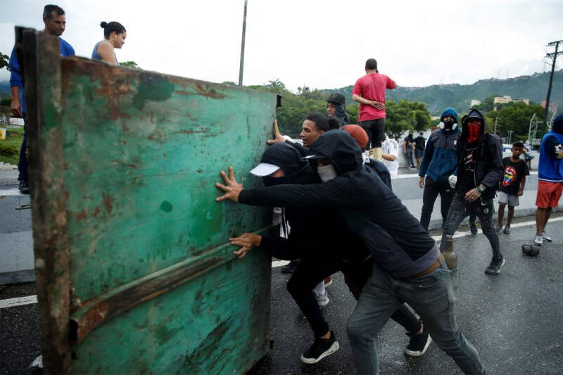 Оппозиционная война: Венесуэла охвачена протестами после выборов