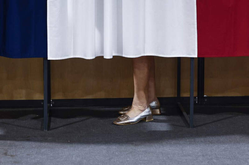 Левая победа: правые во Франции проиграли выборы