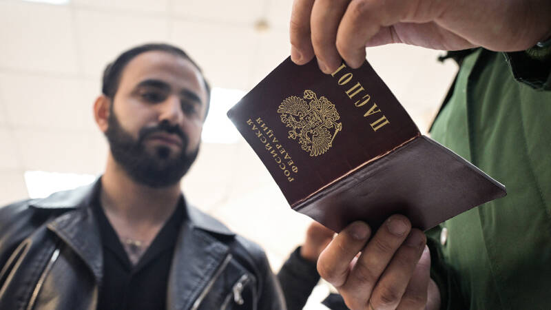 Стрельба и экстремизм: мигрантов будут выдворять за нарушение еще 20 статей КоАП