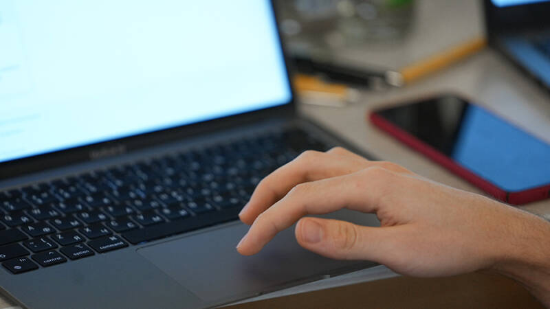 Госдума в I чтении одобрила запрет рекламы на ресурсах экстремистов