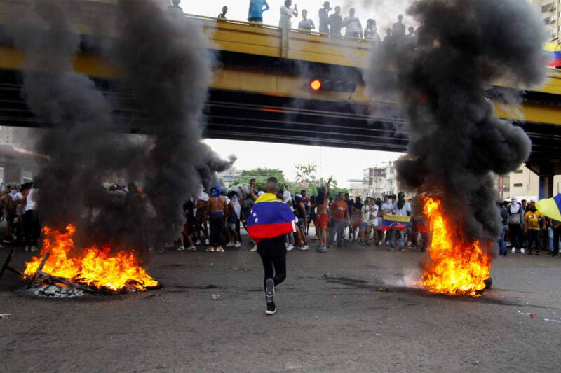 Оппозиционная война: Венесуэла охвачена протестами после выборов