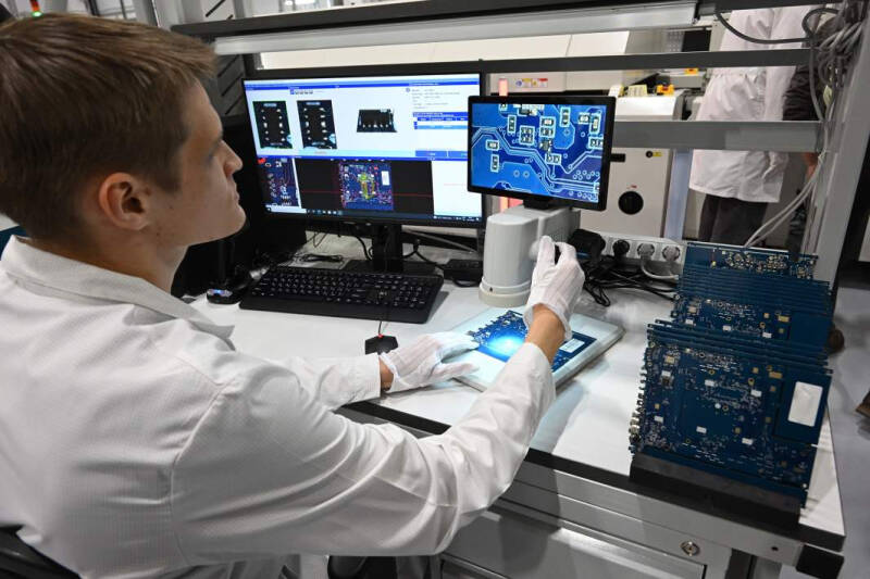 Приключения электроники: в России растет производство компьютеров