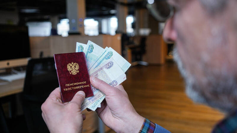 Путин подписал закон об индексации военных пенсий на 5,1%