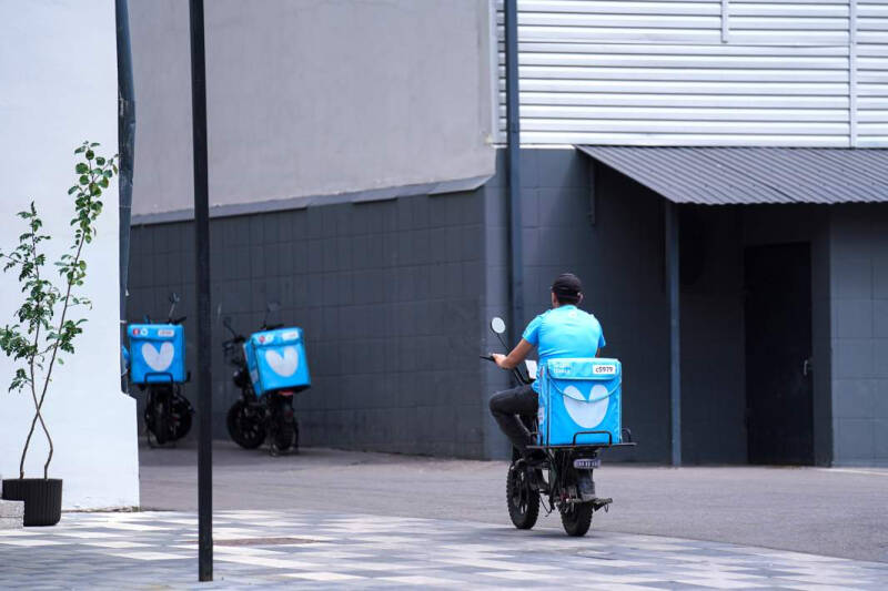 Отрава у дома: более 60% заказанных с доставкой блюд оказались непригодными к употреблению