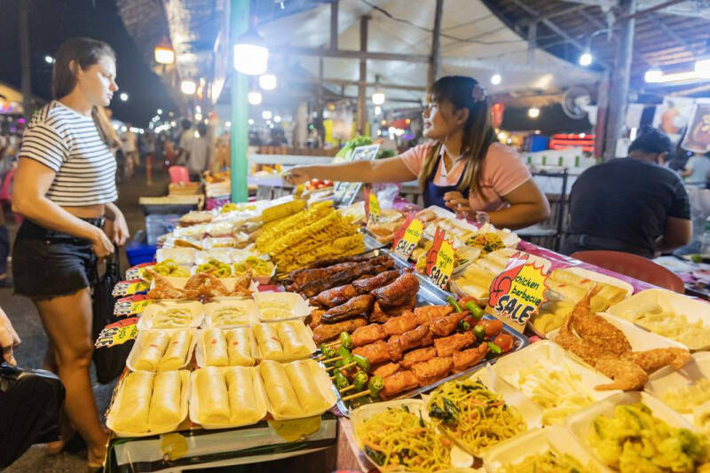 Смотреть тошно: как избежать пищевого отравления в отпуске