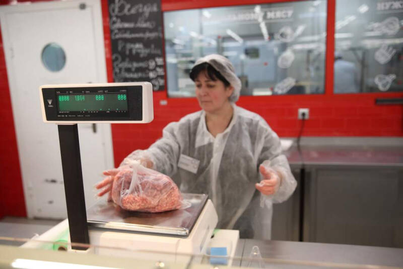 Тревожная масса: в РФ участилось использование запрещенной добавки в продуктах