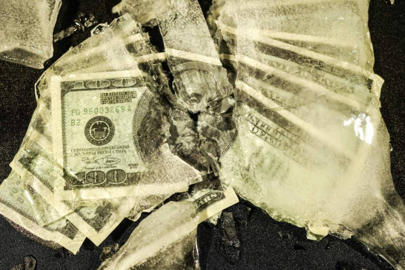 Первый ушел: ЕК начала перевод прибыли от украденных активов РФ на нужды Киева