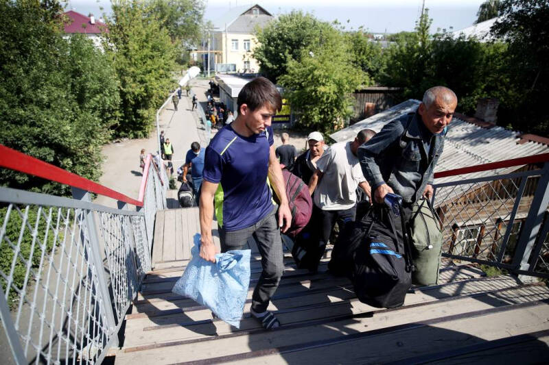 Стрельба и экстремизм: мигрантов будут выдворять за нарушение еще 20 статей КоАП