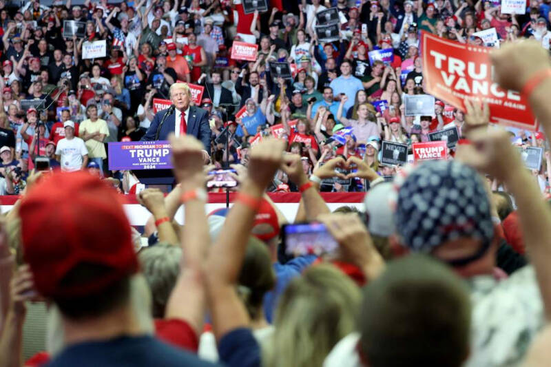 Необъяснимый Джо: Байдена снова вывели из игры